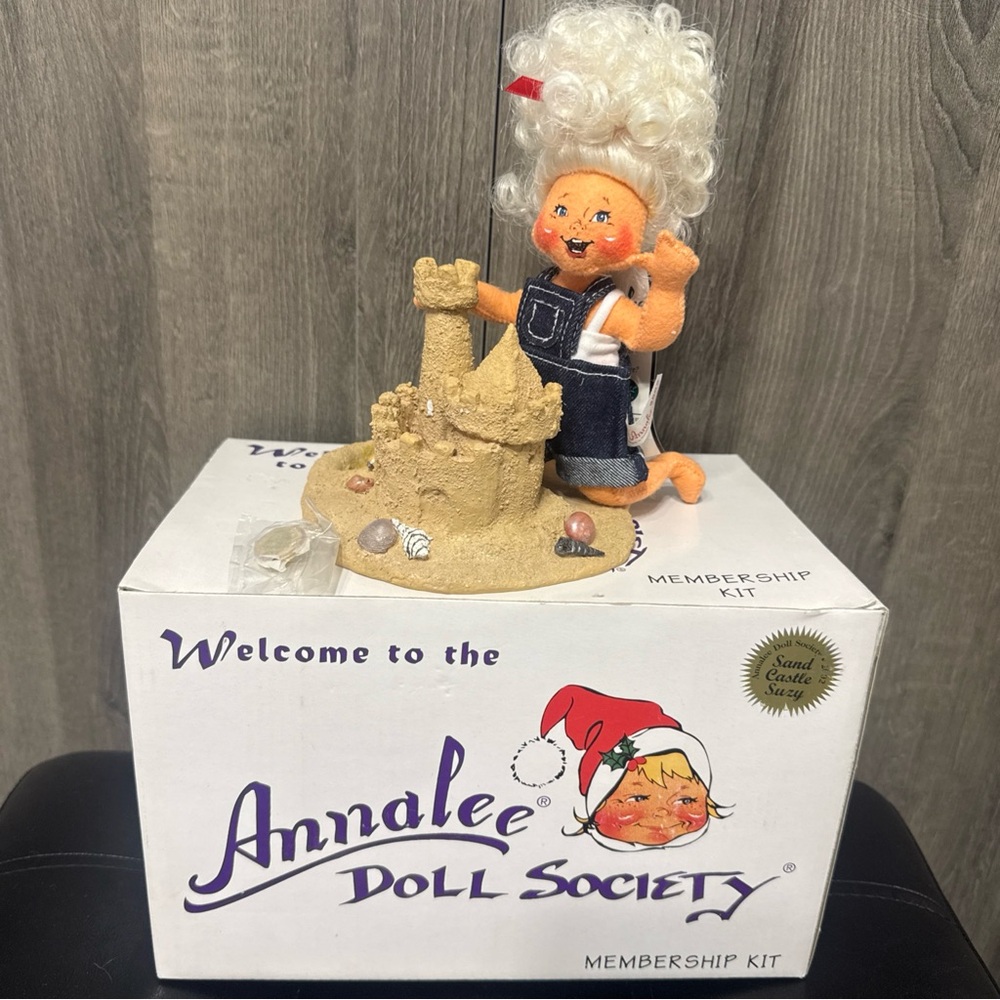 Vintage 2002 Annalee Sand Castle Suzy Posable Doll In Society Box With Club Pin